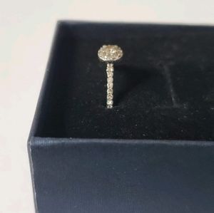 Women's engagement ring